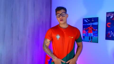 Snapshot of evan_greey chatting on 10-16-25, 04:13 EVAN GREY online show from 10-16-25, 04:13