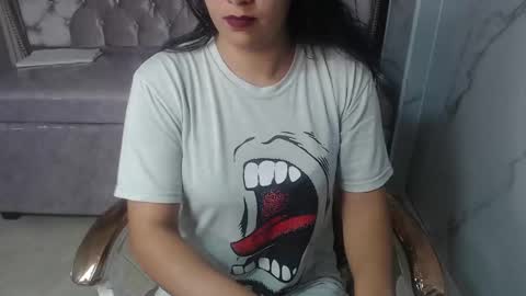 Snapshot of evangeline_b_ chatting on 11-28-25, 01:03 Evamgeline online show from 11-28-25, 01:03