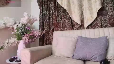 Snapshot of evangelyne_rose chatting on 11-19-25, 07:58 Evangelyne online show from 11-19-25, 07:58