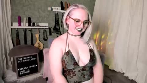 Snapshot of evanharlowe chatting on 12-17-25, 11:33 Evan Harlowe online show from 12-17-25, 11:33