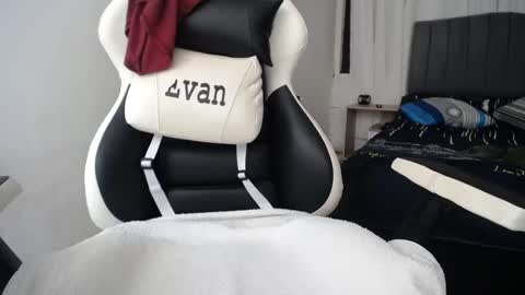 Evan online show from 02-03-25, 03:38