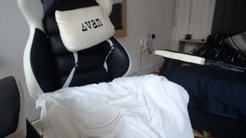 Evan online show from 02-28-25, 05:04