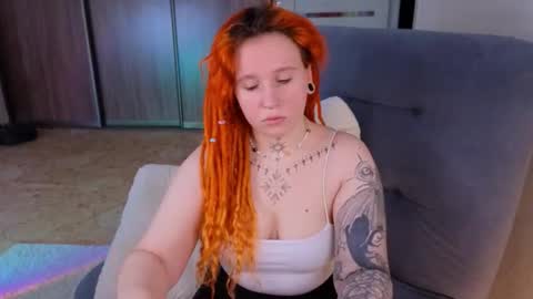 Snapshot of evaredmooon chatting on 10-10-25, 06:12 Moon online show from 10-10-25, 06:12