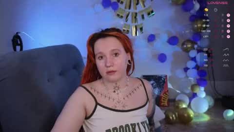 Snapshot of evaredmooon chatting on 10-19-25, 12:06 Moon online show from 10-19-25, 12:06