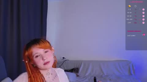 Snapshot of evaredmooon chatting on 10-30-25, 10:06 Moon online show from 10-30-25, 10:06