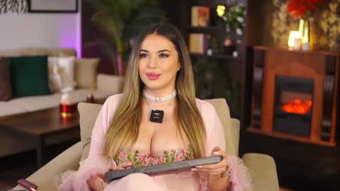 Snapshot of evasunderland chatting on 01-12-25, 08:25 Eva online show from 01-12-25, 08:25