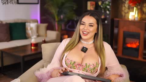 Snapshot of evasunderland chatting on 01-13-25, 02:28 Eva online show from 01-13-25, 02:28