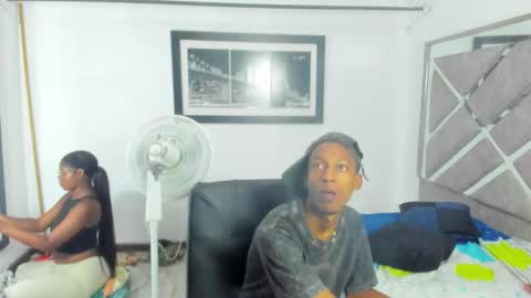 Eva And Emmanuel online show from 12-16-25, 01:27