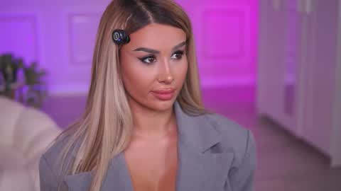 Eva online show from 10-30-25, 08:31