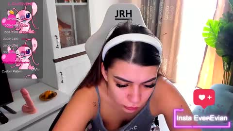 eveeevian online show from 03-10-25, 10:15