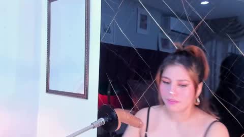 Snapshot of evelin_belen chatting on 10-04-25, 12:03 EVELIN online show from 10-04-25, 12:03