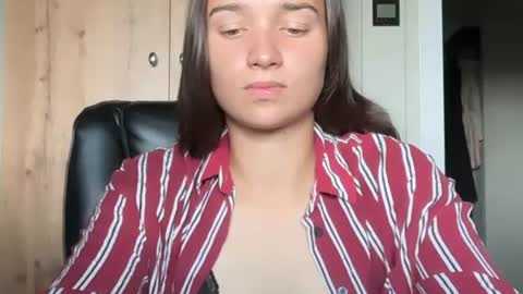 Snapshot of evelina0 chatting on 08-06-26, 10:17 evelina0 online show from 08-06-26, 10:17