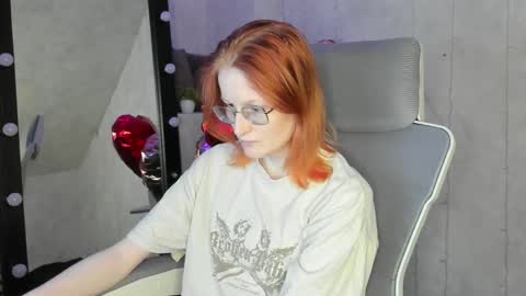 Snapshot of evelyn_fuller chatting on 02-25-26, 05:33 Elizabeth online show from 02-25-26, 05:33