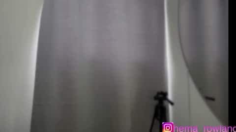 E V E L Y N  online show from 01-06-25, 12:24