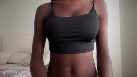 Snapshot of evelyn_jhonson3 chatting on 07-17-26, 12:34 E V E L Y N online show from 07-17-26, 12:34