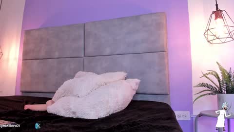 Evelyn  online show from 01-11-25, 04:38