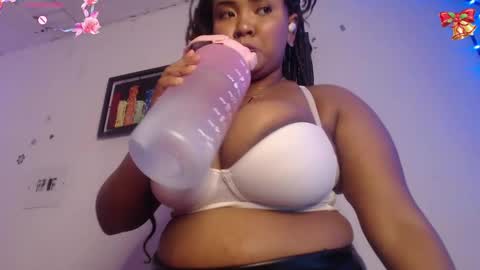 Snapshot of evelyn_sandoval chatting on 01-02-25, 03:15 Evelyn Sandoval online show from 01-02-25, 03:15