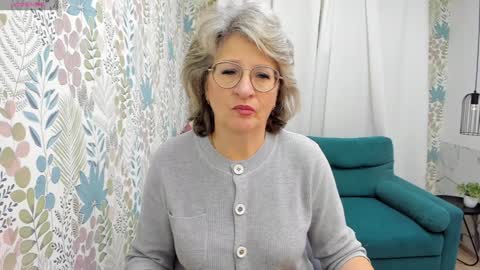 Evelyn online show from 12-02-24, 05:04