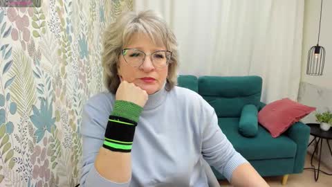 Evelyn online show from 02-04-26, 05:13