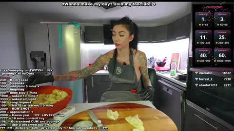 Evelyne online show from 12-24-24, 03:49