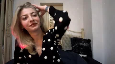 Mia online show from 02-22-26, 05:33