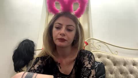 Mia online show from 02-23-26, 05:43