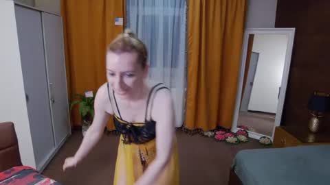 Snapshot of evelynreagan chatting on 06-27-26, 06:18 evelynreagan online show from 06-27-26, 06:18
