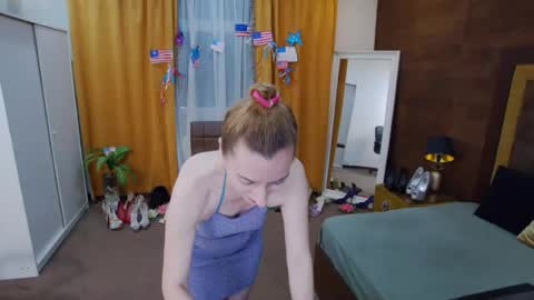 Snapshot of evelynreagan chatting on 07-25-26, 06:11 evelynreagan online show from 07-25-26, 06:11