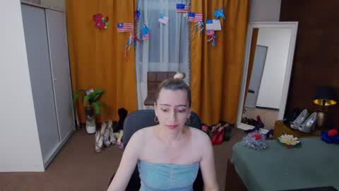Snapshot of evelynreagan chatting on 08-01-26, 06:23 evelynreagan online show from 08-01-26, 06:23
