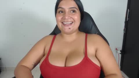 Snapshot of evemilk chatting on 02-10-25, 11:02 evelin 3 online show from 02-10-25, 11:02