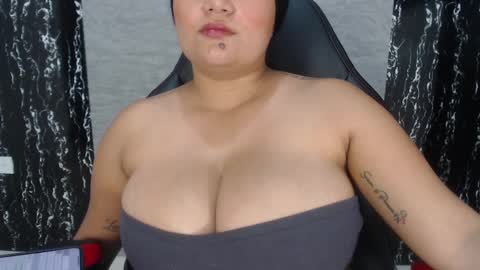 Snapshot of evemilk chatting on 03-05-25, 12:05 evelin 3 online show from 03-05-25, 12:05