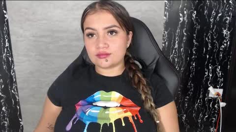 Snapshot of evemilk chatting on 09-10-25, 08:03 evelin 3 online show from 09-10-25, 08:03