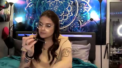 Snapshot of everleighlux chatting on 12-06-24, 10:52 Aly online show from 12-06-24, 10:52