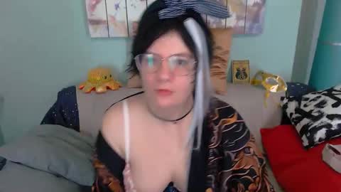 Everly online show from 10-21-25, 04:51