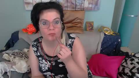 Everly online show from 11-25-25, 04:40