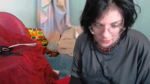 Everly online show from 12-15-25, 05:28