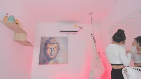 Snapshot of everyh chatting on 12-17-24, 01:50 Sophia online show from 12-17-24, 01:50