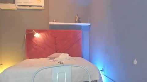 Snapshot of everyh chatting on 10-11-25, 08:07 Sophia online show from 10-11-25, 08:07