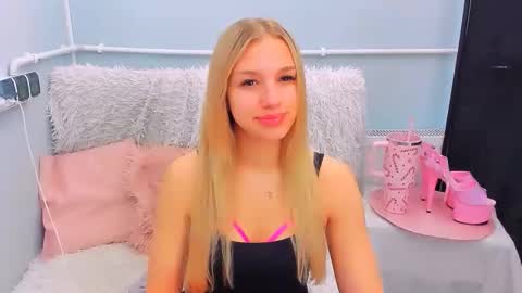 Snapshot of evettegold chatting on 02-09-26, 09:30 Eve online show from 02-09-26, 09:30