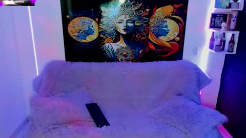 Snapshot of evie99_ chatting on 02-13-25, 07:10 Evie99  online show from 02-13-25, 07:10