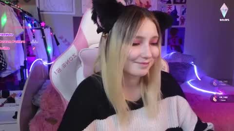 Snapshot of evie_rosen chatting on 12-12-24, 11:58 Evie online show from 12-12-24, 11:58