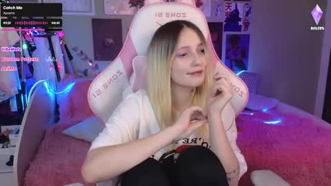 Snapshot of evie_rosen chatting on 12-14-24, 06:56 Evie online show from 12-14-24, 06:56