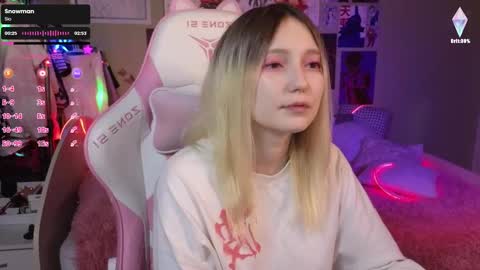 Snapshot of evie_rosen chatting on 12-15-24, 11:31 Evie online show from 12-15-24, 11:31