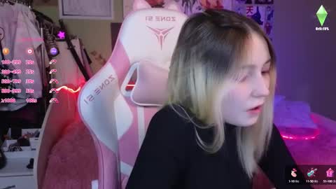 Snapshot of evie_rosen chatting on 12-16-24, 09:20 Evie online show from 12-16-24, 09:20