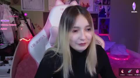 Snapshot of evie_rosen chatting on 12-17-24, 12:56 Evie online show from 12-17-24, 12:56