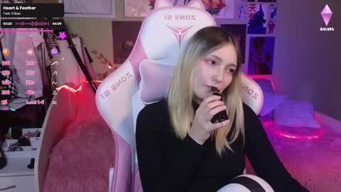 Snapshot of evie_rosen chatting on 12-17-24, 04:01 Evie online show from 12-17-24, 04:01