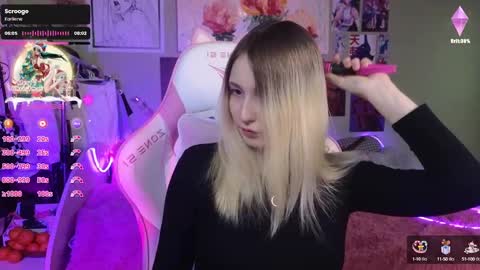 Snapshot of evie_rosen chatting on 12-20-24, 08:23 Evie online show from 12-20-24, 08:23