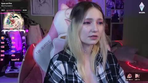 Snapshot of evie_rosen chatting on 12-22-24, 04:06 Evie online show from 12-22-24, 04:06