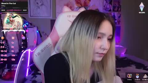 Snapshot of evie_rosen chatting on 12-22-24, 11:52 Evie online show from 12-22-24, 11:52