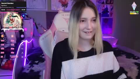 Snapshot of evie_rosen chatting on 12-23-24, 02:56 Evie online show from 12-23-24, 02:56